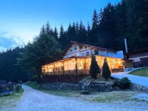 Barlogul din Vidraru - 阿尔杰什河畔库尔泰亚