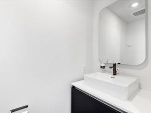 SPECIAL OFFER - Miami 2BR - 1 & Half Bath - Steps to Kaseya Center