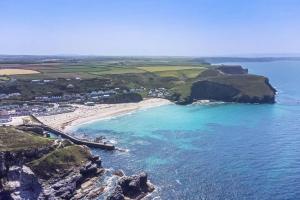 Award Winning 5* BEACH HOUSE! Hot Tub & Fire Pit