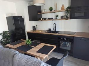 Appartements Centre ville, Parking, transport en commun au pied de l'immeuble : photos des chambres