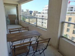 Appartements Centre ville, Parking, transport en commun au pied de l'immeuble : Appartement avec Balcon