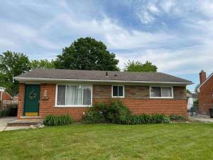 Cozy Bungalow in Madison Heights