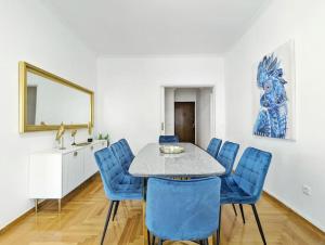 Athens Divas Velvet Gold