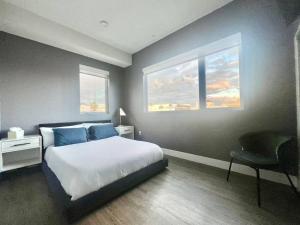 Luxe Corner Penthouse 1BR Condo on Sunset