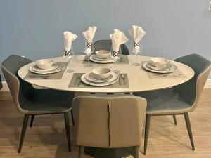 Luxe Corner Penthouse 1BR Condo on Sunset