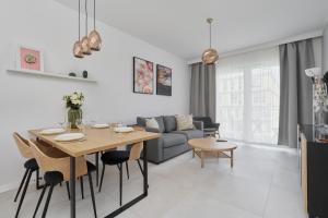 Lwowska Apartment by the Malta Lake with Parking by Renters Prestige