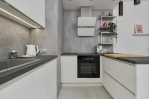 Lwowska Apartment by the Malta Lake with Parking by Renters Prestige