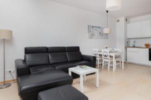 Beautiful Apartment Gdynia Czarnieckiego with Balcony by Noclegi Renters
