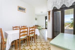 Apartments by the sea Mirca, Brac - 732