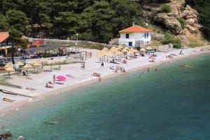 Rooms with a parking space Baska, Krk - 21617