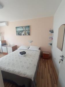 Rooms with a parking space Baska, Krk - 21617