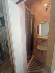 Rooms with a parking space Baska, Krk - 21617