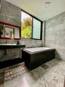 Suite có ban công (Suite with Balcony)