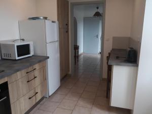 Maisons de vacances Gite Salles-Lavalette, 3 pieces, 6 personnes - FR-1-653-78 : photos des chambres