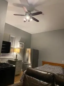 Studio near Garden of the Gods unit A - west studio - 马尼温泉