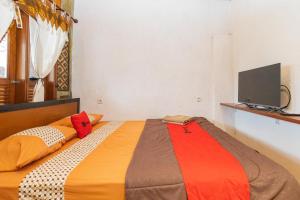 RedDoorz Syariah At Wisma Djokorio Poncokusumo