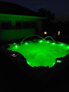 4BR Home - Pool, hot tub pet friendly by ARK Experience