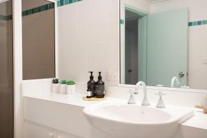 Fathoms 9, Stay longer for less. Book 3 nights or more to receive 1 night for free.