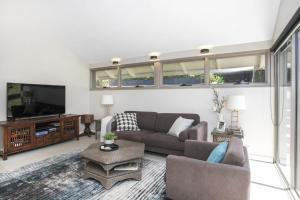 Free night! Pay for 3 stay for 4
