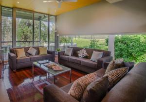 Cape Horn Vineyard 5 Bedroom Riverfront House on Working Vineyard