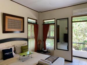 Phòng Superior giường đôi lớn (Superior Queen Room)
