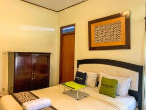 Urbanview Sasono Putro Condoongcatur by RedDoorz