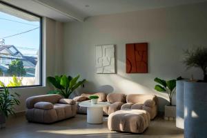 Meek - Home and Coffee