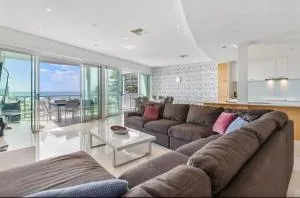 Gallery 10 with views, pool and tennis court - Waitpinga