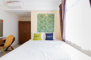 Urbanview Erga Family Residence Syariah Surabaya by RedDoorz