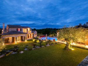 Villa ARtIEN with swimming pool 
