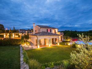 Villa ARtIEN with swimming pool 