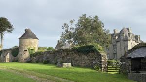 Maisons de vacances Le Gite les NUZ ( parc du chateau de Kerouartz) : photos des chambres