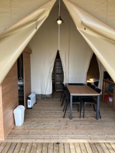 Tentes de luxe UCPA Eco Lodge : photos des chambres