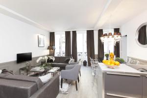 Appartements LivinParis - Luxury 3 Bedrooms Grands-Boulevards I : photos des chambres