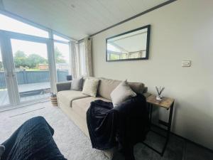 Field View Lodge with Hot Tub