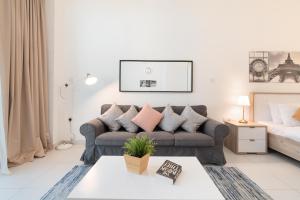 Unified Vacation Homes-Deluxe Sea View Studio-Balcony-Parking-20