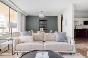 Crystal City 2BR w Gym Concierge nr Metro WDC-446