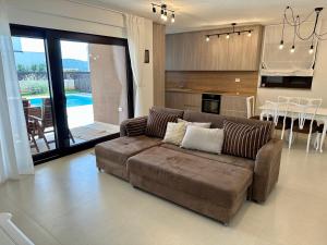 Apartment with private pool Mukalba