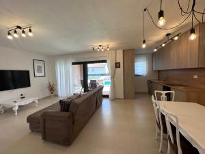 Apartment with private pool Mukalba