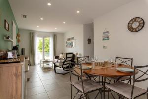 Appartements La Restanque - Appt climatise : photos des chambres