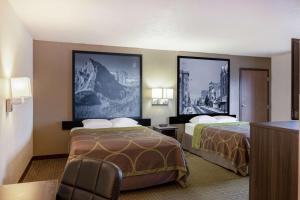 Studio Suite with Two Queen Beds - Non-Smoking room in Super 8 by Wyndham Butte MT