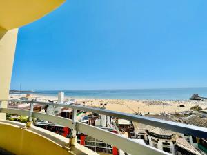 Sublimar - Beachfront - TV Terrace - Nightlife