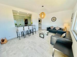 Sublimar - Beachfront - TV Terrace - Nightlife