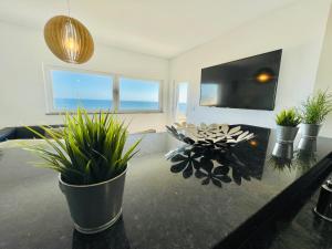 Sublimar - Beachfront - TV Terrace - Nightlife