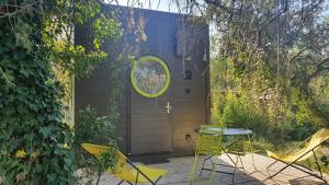 Campings Roulottes et Cabanes de Saint Cerice : photos des chambres