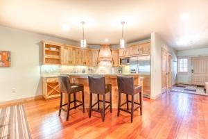 #101 Grand Lodge South Master Suite