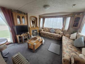 S313 3 bed caravan Golden Palm