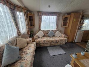 S313 3 bed caravan Golden Palm