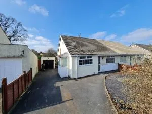 2-Bed House Bungalow in Bristol - 凯恩舍姆