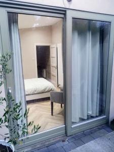 Stylish studio own entrance in Victorian House